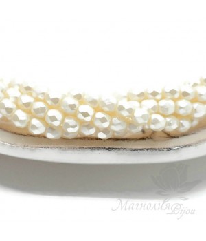 Чешские граненые бусины Pastel Cream/off White 4мм, 20 штук