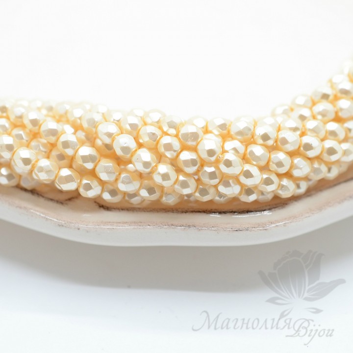 Чешские граненые бусины Pearls Cream 4мм, 20 штук