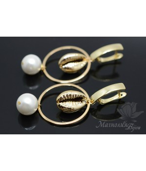 Серьги с ракушками Каури и жемчугом Майорка, позолота 14 карат