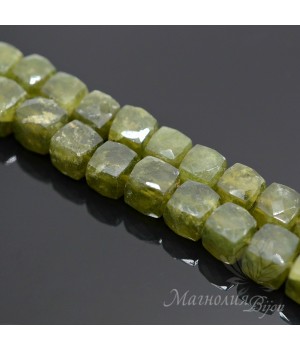 Везувиан квадратные бусины 7-8мм, 1 штука