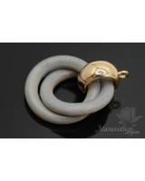 Colgante de madera color gris, chapado en oro 16K