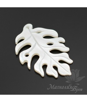 ПОДВЕСКА "Лист монстеры", белый перламутр