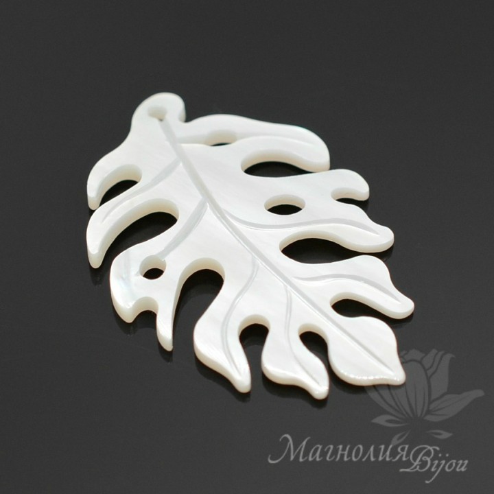 ПОДВЕСКА "Лист монстеры", белый перламутр