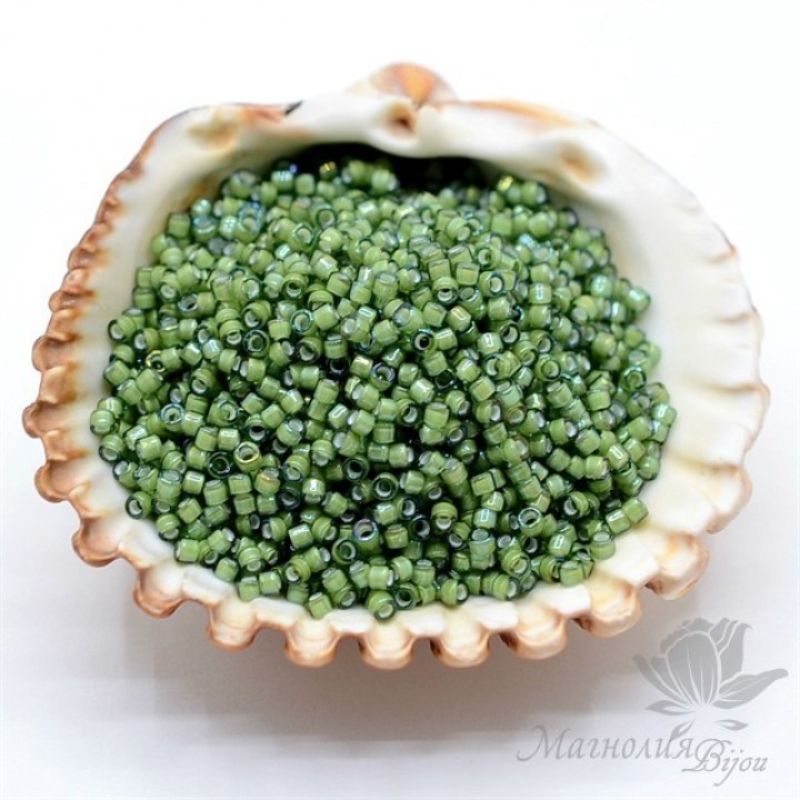 Бисер Delica DB1786 White Lined Light Green AB, 5 грамм