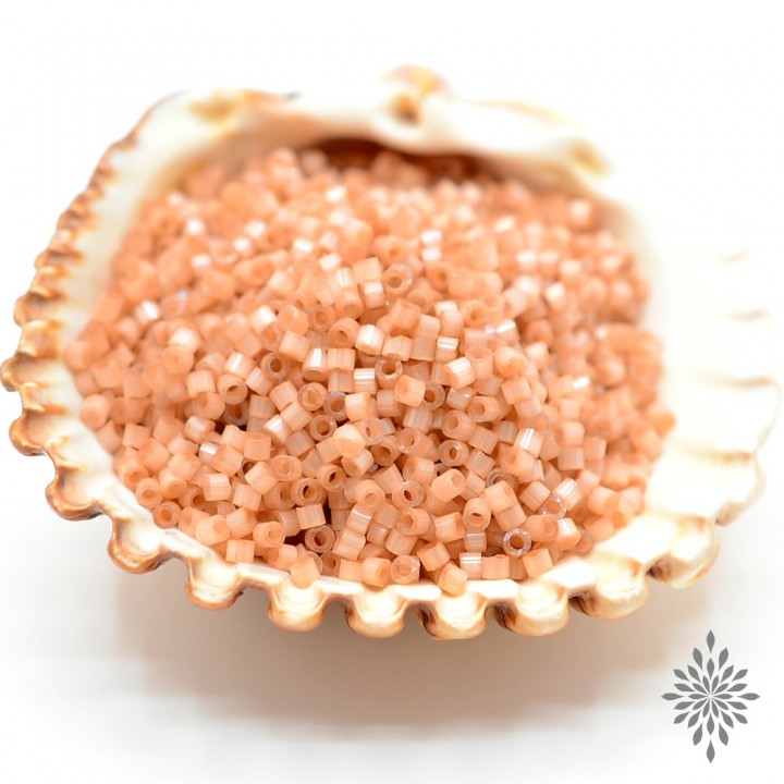 Бисер Delica DB1803 Dyed Cinnamon Silk Satin, 5 грамм