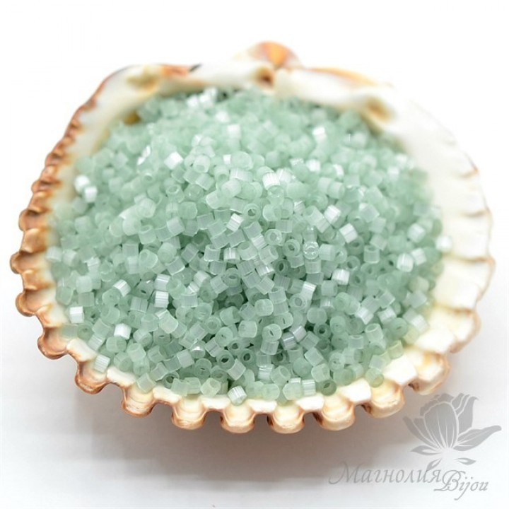 Бисер Delica DB829 Pale Moss Green Silk Satin, 5 грамм