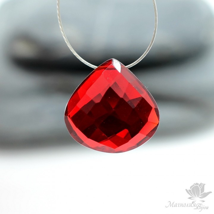 Красный КВАРЦ тонированный лабораторный, граненый бриолет  18 : 18мм