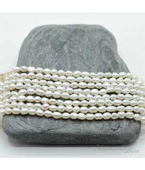ЖЕМЧУГ "Рис мелкий", 3мм, белый, нить 35см
