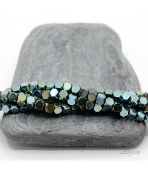 Гематит 4мм граненый квадрат с титановым покрытием изумруд, 20 штук